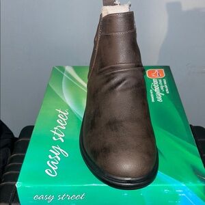 Easy Street Men's Dark Brown Ankle Boots